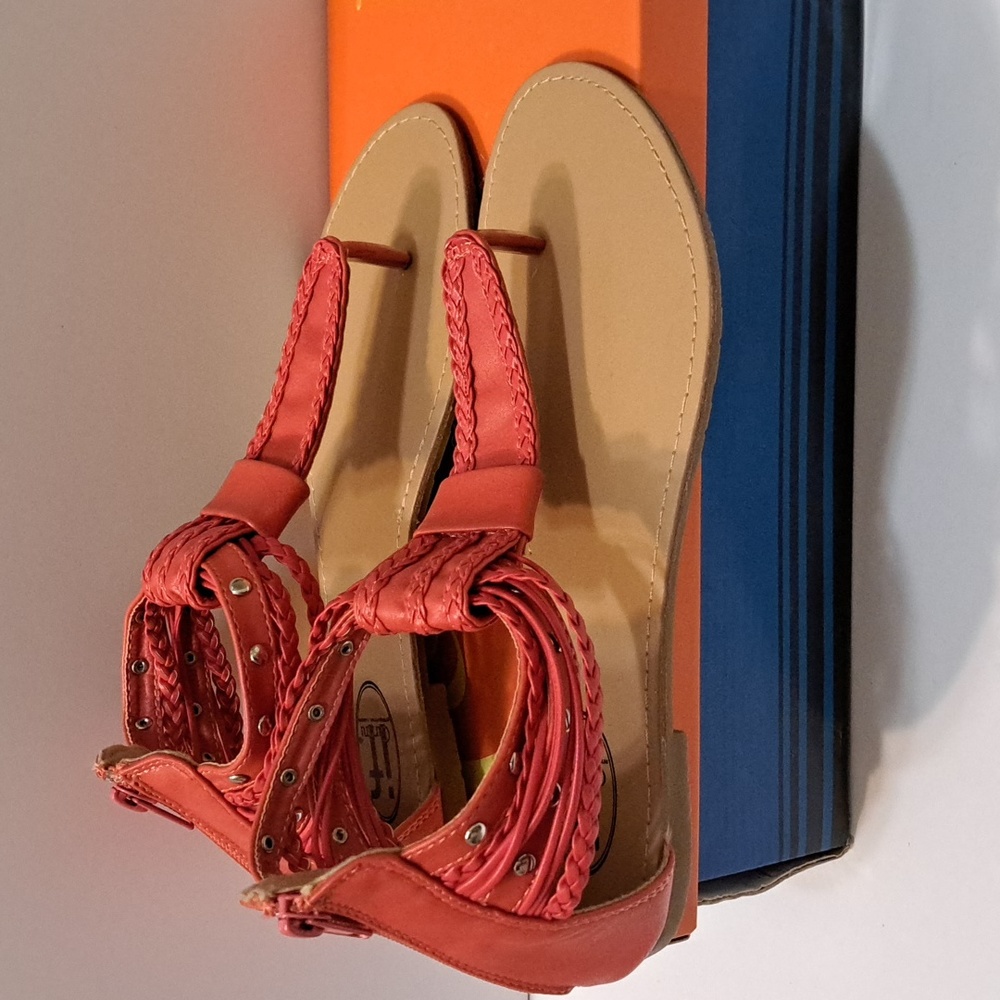 New Women's if Carrini Thong Sandals Coral color Sz 7.5